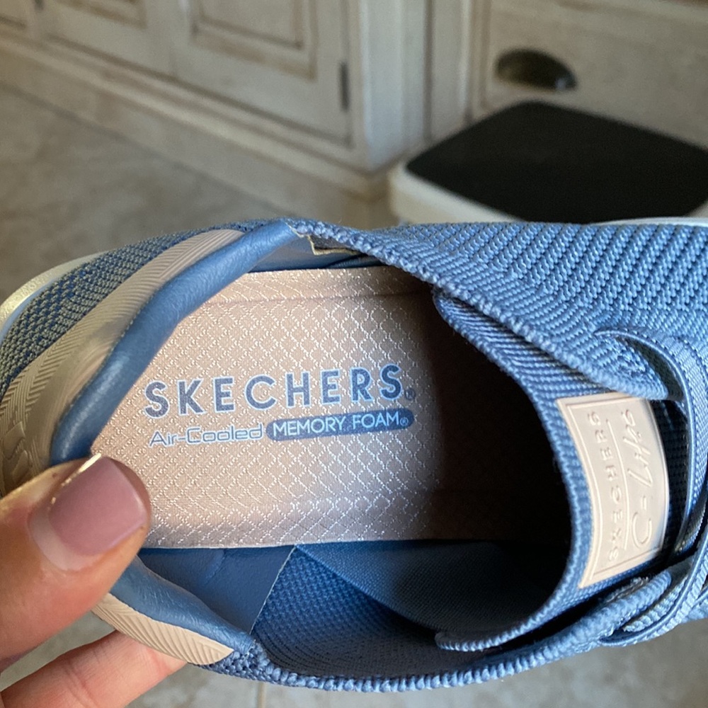 Sketchers Sneakers - Picture 3 of 6